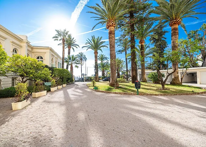 Regina - Happy Menton